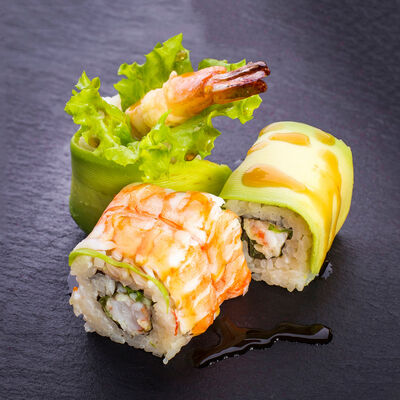 Ролл Эби авокадо в Цветение Сакуры по цене 1120 ₽