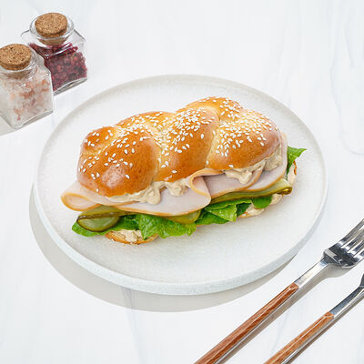 Хала с куриной ветчиной в Магбургер & Братья Караваевы по цене 260