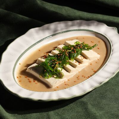 Тофу с ореховым соусом в Кукумбер по цене 550