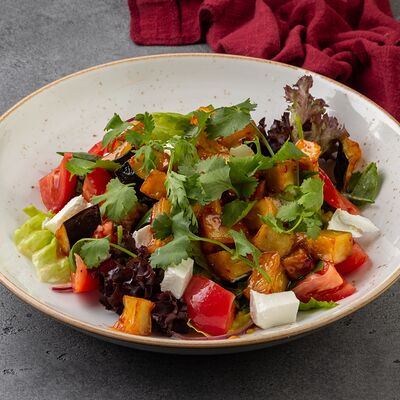 Салат с баклажаном фри в Пепе Неро по цене 850 ₽