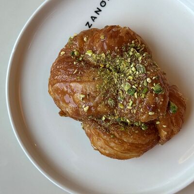 Даниш с фисташкой в Zanoza Open Bar по цене 280 ₽