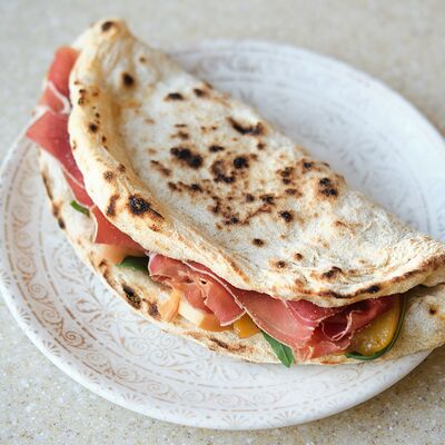 Сэндвич ала романа с прошутто и грушей в Romanico по цене 790 ₽