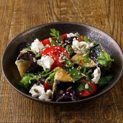 салат с хрустящими баклажанамив Емеля по цене 500 ₽