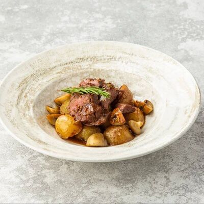 Мраморная говядина с бэйби-картофелем и грибами в Кофейня №1 по цене 599 ₽