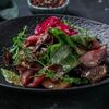Салат с ростбифом и маринованными маслятами в Коктейль холл по цене 800