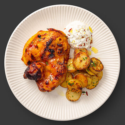 Запеченный цыплёнок c картофелем и соусом тартар в Secret Kitchen по цене 880 ₽
