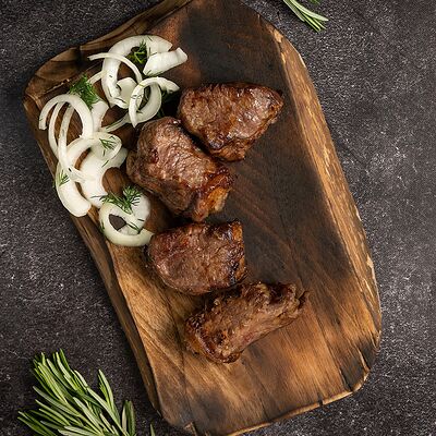 Шашлык из говяжьей вырезки в Бакинский дворик по цене 800 ₽