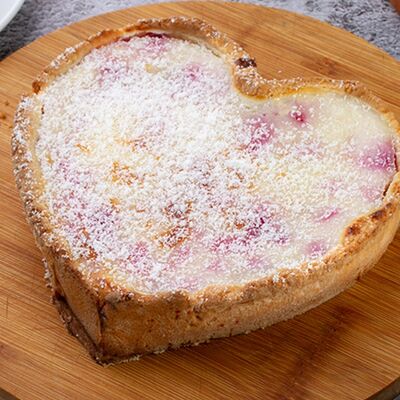 Пирог с брусникой и творогом в Пекарня Кулинария Пиццерия ОБОЖАЮТВСЕ! по цене 1199 ₽