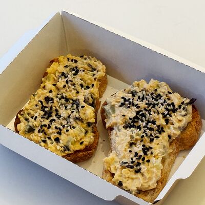 Тосты с веган-тунцом веганские (вегетарианские) в Смузи-маркет Зелёнка по цене 475 ₽