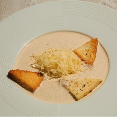 Крем-суп грибной с гренками в Троя по цене 460 ₽