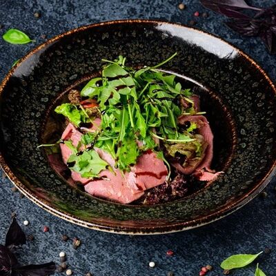 Салат с баклажаном и пастрами в Mesto Sushi & Grill по цене 620