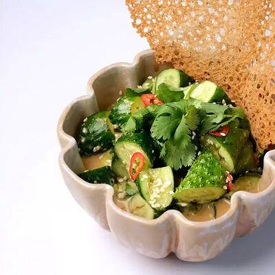 Салат битые огурцы в Tao Sushi Lab по цене 720 ₽