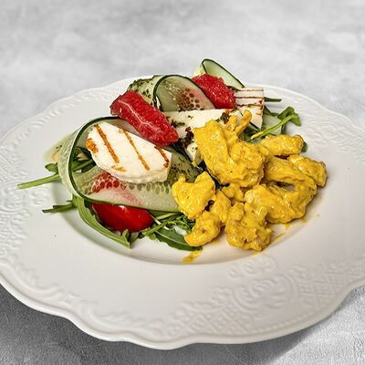 Индейка карри с овощами и жареным сыром в MaMa Mia по цене 702 ₽