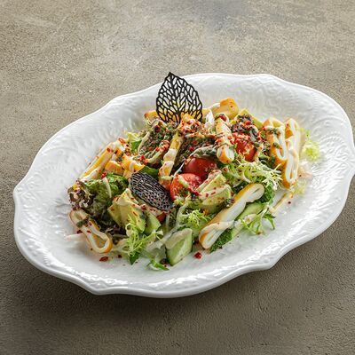 Салат с копченым кальмаром в Русская рыбалка по цене 880 ₽