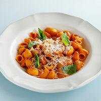 Пипе ригате помидорини в Терраса