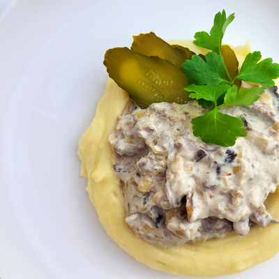 Бефстроганов с пюре в Атмосфера по цене 1030 ₽