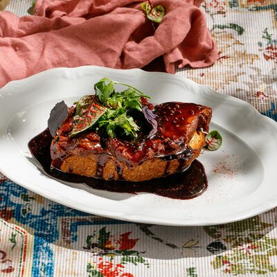 Брускетта с телячьими щечкамив Хочу харчо по цене 990 ₽