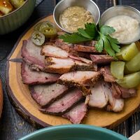 Мясные деликатесы BBQ в D Lounge