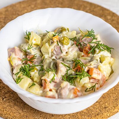 Салат Оливье в Шашлык №1 по цене 200 ₽