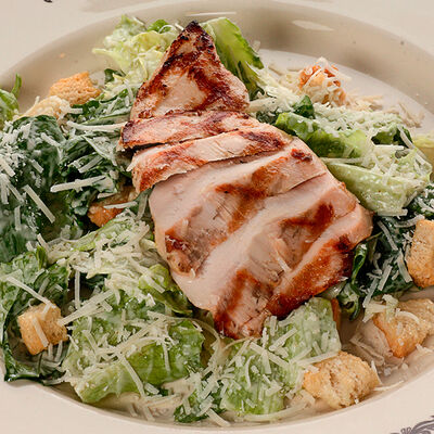 Салат Цезарь с курицей в Goodman по цене 650