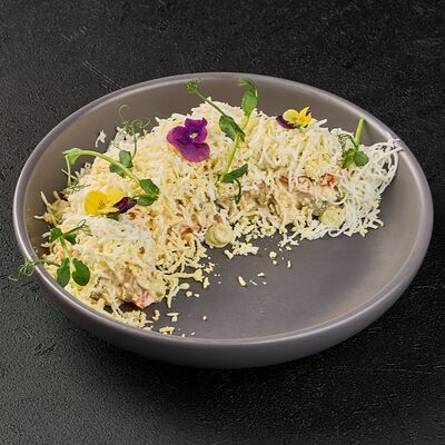 Оливье с куриным филе в Игристые по цене 390 ₽