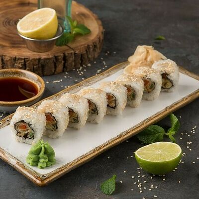 Калифорния в кунжуте с крабом в Маймун по цене 790