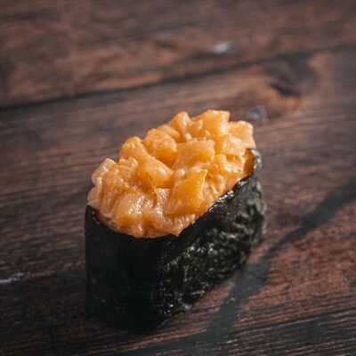 Спайси-гункан с лососем в Amato по цене 240 ₽