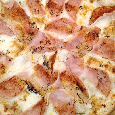 Пицца Ветчина-бекон в Лавр по цене 660 ₽