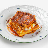 Вафли с бананом в Begin cafe