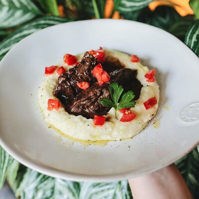 Телячьи щечки с картофельным пюре в Сыроварня по цене 970