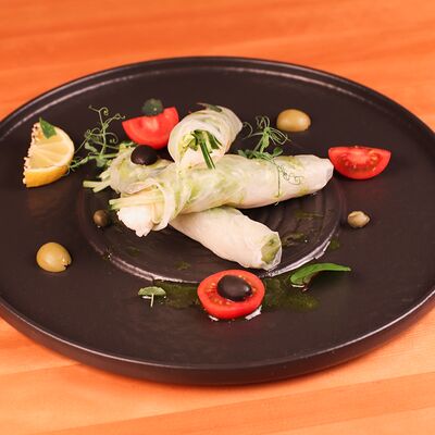 Спринг-ролл с креветками и соусом песто в Тот самый бар по цене 640 ₽