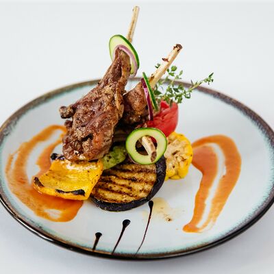 Каре ягненка с овощами в Райский сад рест по цене 1200 ₽