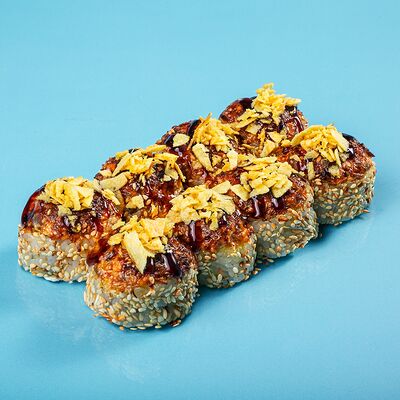 Запеченный ролл в кунжуте с чипсами в Yaposhkin Rolls по цене 830 ₽