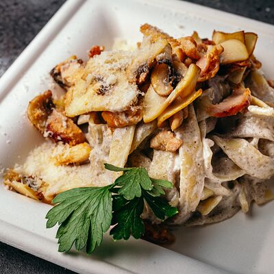 Паста с курочкой и грибами в Bourbon по цене 450 ₽
