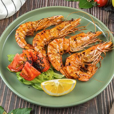 Тигровые креветки с томатами в Солянка Крафт Бар по цене 1287 ₽