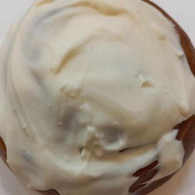 Булочка Улитка с корицей и белой глазурью в Кондитерская-пекарня Смайлик по цене 90 ₽