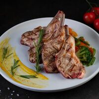 Каре ягненка на гриле в Ellips