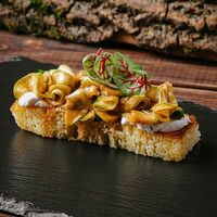 Брускетта с маринованными кабачками в Паб 357