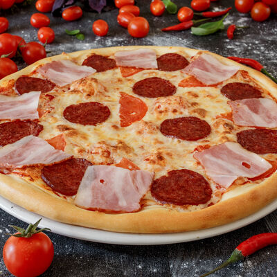 Пицца с салями и беконом в Аквасуши по цене 599