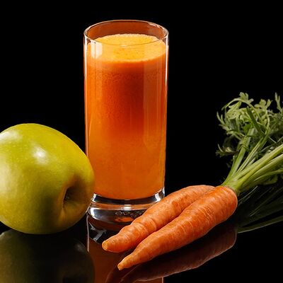 Сок свежевыжатый яблочно-морковный в У Ханумы по цене 270 ₽