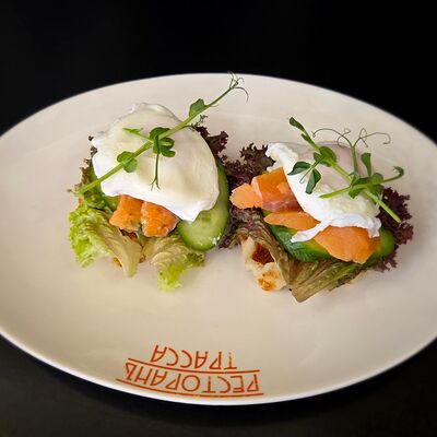 Картофельные вафли с лососем и яйцом пашот в Трасса по цене 500 ₽