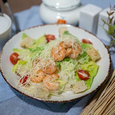 Цезарь с креветками в Гриль house по цене 465 ₽