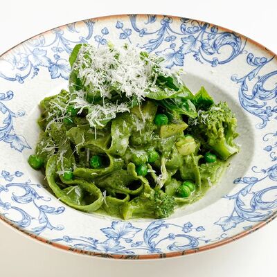 Зеленая паста с зеленым горошком, брокколи и цукини в Эй, Джованни! по цене 525 ₽