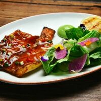 Морской окунь гриль с айоли из трав в Муссон