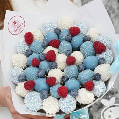 Букет Тиффани M в Клубника в шоколаде VeryBerryLab по цене 9870 ₽