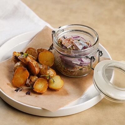 Сельдь слабой соли с картофелем в мундире в Компот по цене 420 ₽