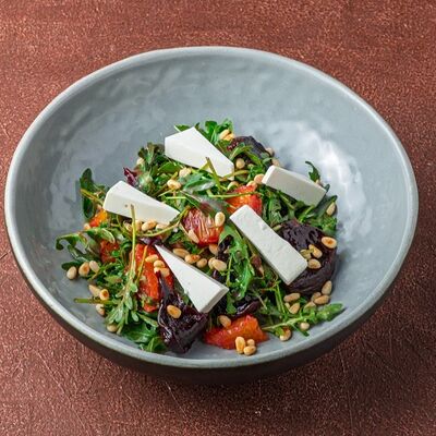 Салат с вяленой свеклой, апельсином и брынзой в Гастробар Дружба по цене 520 ₽