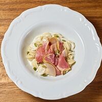 Паста орекьетте/горгонзола/груша/сыровяленая утка в Кафе Итальянцы