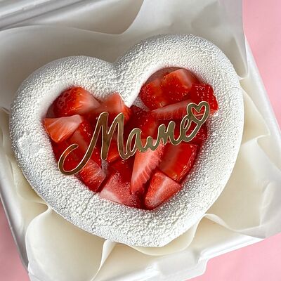 Муссовый бенто-торт Маме белое сердечко в Lipatik sweets по цене 2590 ₽