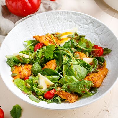 Теплый салат с лососем в Мангал&Грузия по цене 1100 ₽